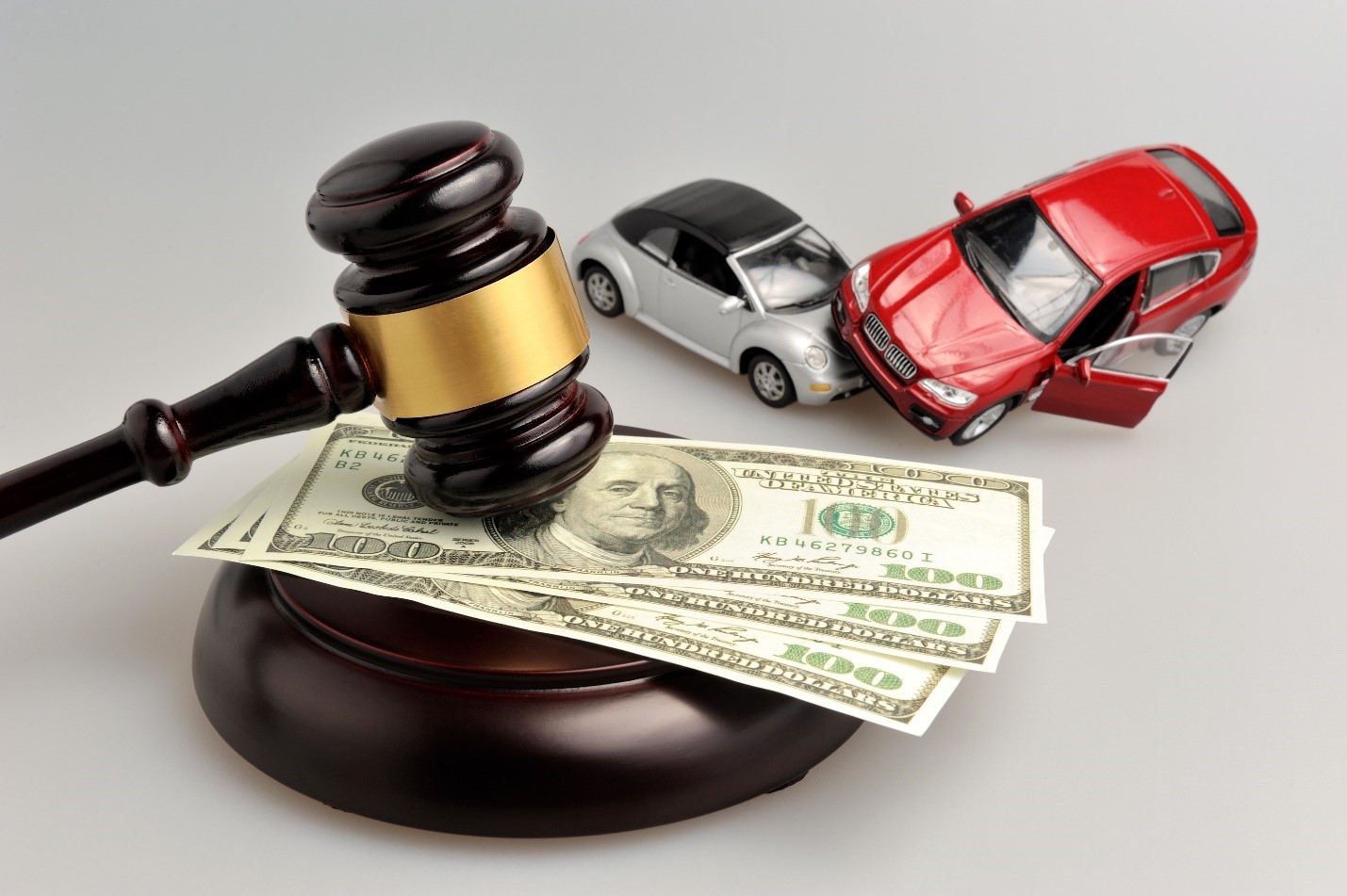 Get a good car accident lawyer if you want to secure the right compensation amount